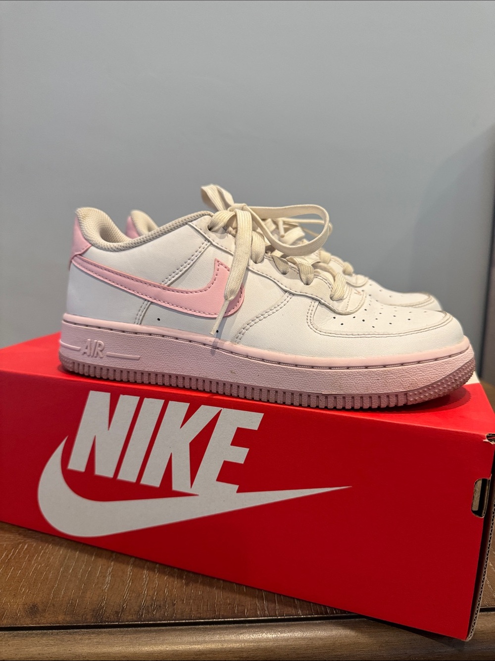 Nike Air Force 1 Low - white & Light Pink Accents Sz 5y